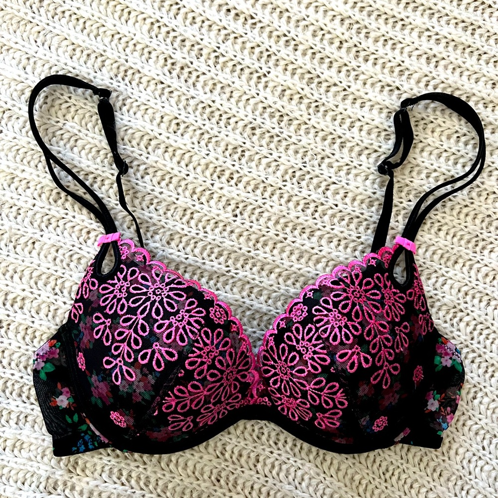 VS “Sexy Little Things” Push-Up Bra